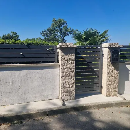 Gemuetliches Kleines Schoenes Haus Fuer Max- 4 Personen By Interhome Сasa de vacaciones