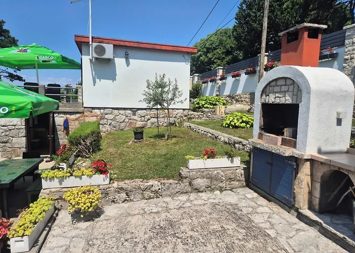 Gemuetliches Kleines Schoenes Haus Fuer Max- 4 Personen By Interhome Nyaraló