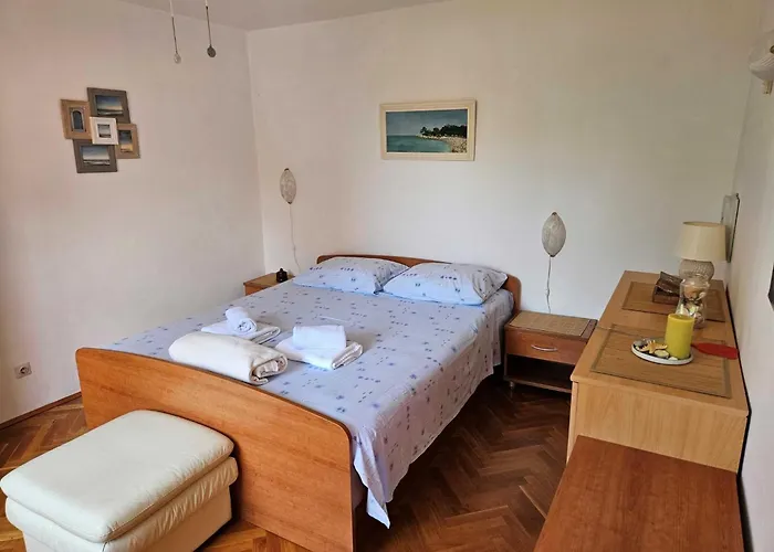 Gemuetliches Kleines Schoenes Haus Fuer Max- 4 Personen By Interhome