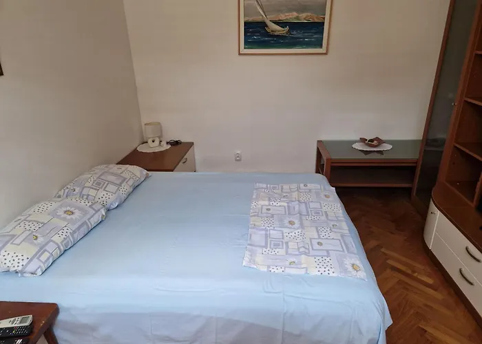 Gemuetliches Kleines Schoenes Haus Fuer Max- 4 Personen By Interhome Kraljevica