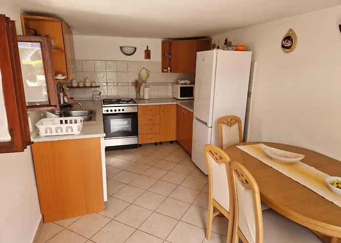 Gemuetliches Kleines Schoenes Haus Fuer Max- 4 Personen By Interhome Nyaraló Kraljevica