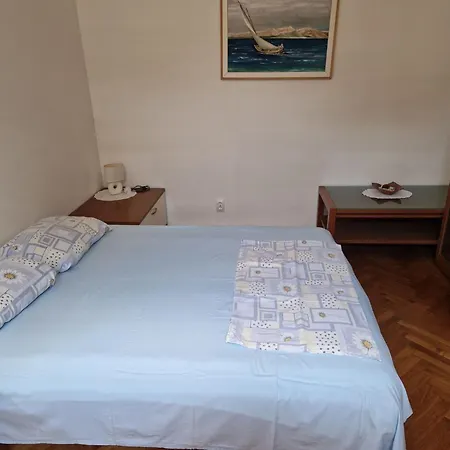 Gemuetliches Kleines Schoenes Haus Fuer Max- 4 Personen By Interhome Kraljevica